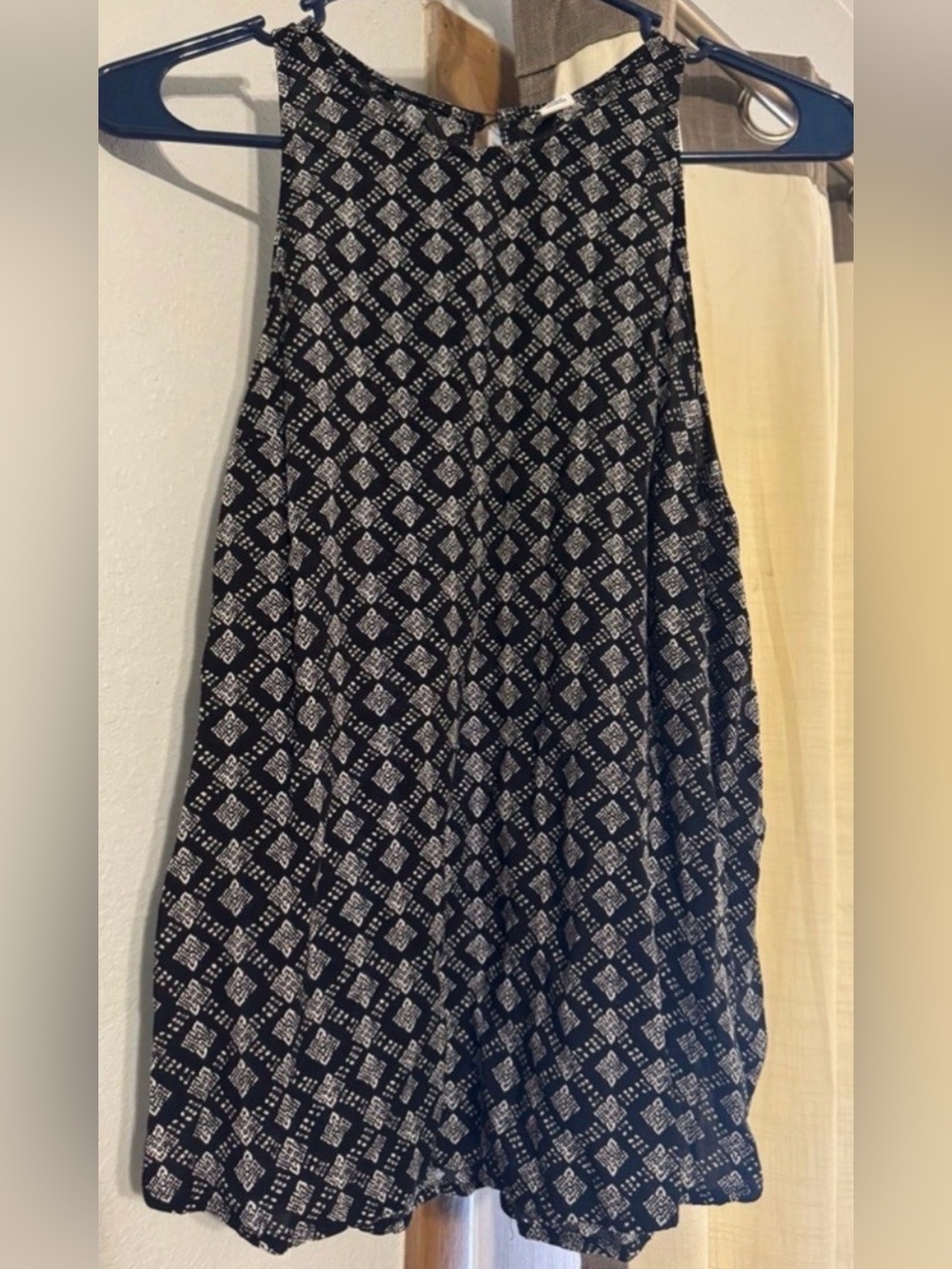 OLD NAVY women size XS Sleeveless Patterned lightweight blouse Top summer